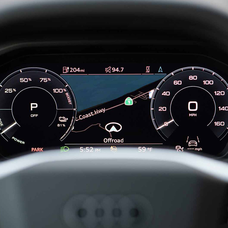 Gros plan du cockpit virtuel amélioré dans une Audi.