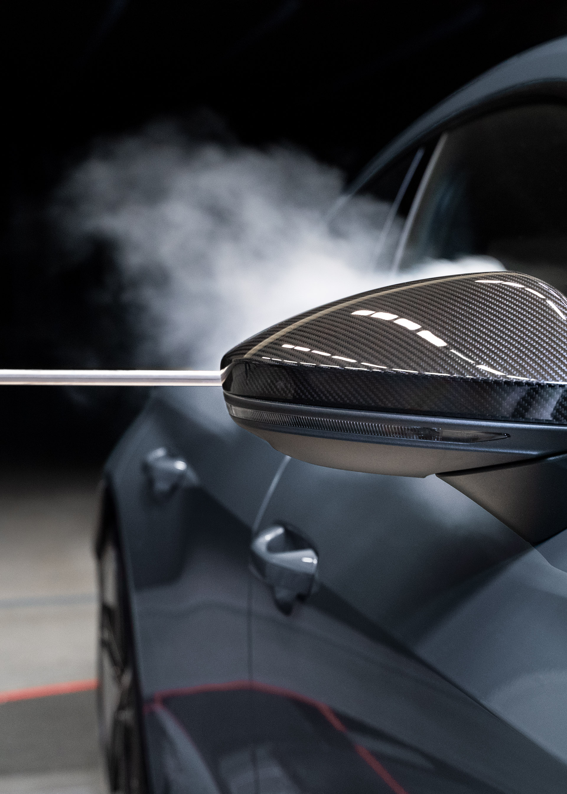 Close-up of how airflow behaves after passing by the exterior mirror of the Audi RS e-tron GT.